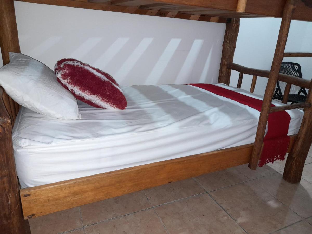 Hostal Blood Moon Rio Dulce Town Dış mekan fotoğraf