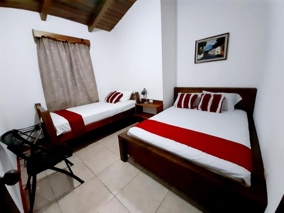 Hostal Blood Moon Rio Dulce Town Dış mekan fotoğraf