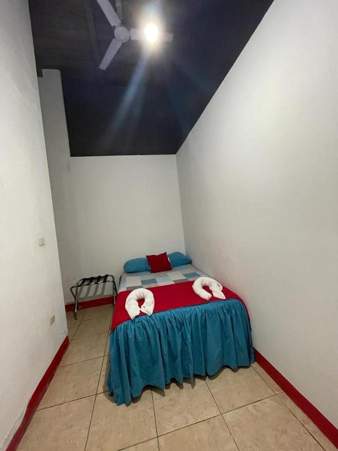 Hostal Blood Moon Rio Dulce Town Dış mekan fotoğraf